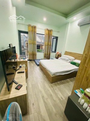 siêu phẩm 4 tầng đẹp - ngay ngã tư hàng xanh - 52m2 - sát mặt tiền xvnt