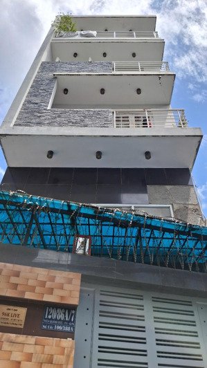 cần tiền bán gấp căn nhà trong tuần - hẻm xe hơi 4,6*6 (cn 56m2) - sân đậu ô tô 7 chỗ, giá 10 tỷ