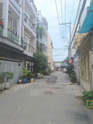 huỳnh tấn phát xe hơi ngủ trong nhà. đường 10m thông tứ ngã. chỉ vài tỷ