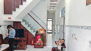 chị gái đi mỹ cần bán gấp nhà mặt tiền hòn đỏ ngay sát biển