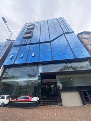 siêu hiếm - toà vp nguyễn văn huyên - cầu giấy. dt 6 tỷ/ năm. 316m - 6t - mt 17m - 298 tỷ