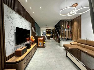 bán nhà 3 tầng nam tri phương- hoà xuân- đường 7m5 hướng đông nam mát mẻ