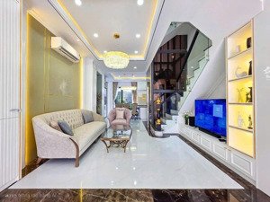 siêu phẩm 4 tầng có thang máy. huỳnh tấn phát nhà bè