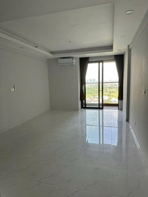 bán căn hộ studio view hồ bơi, hướng đông nam giá chỉ 1,3 tỷ bao thuế phí liên hệ 