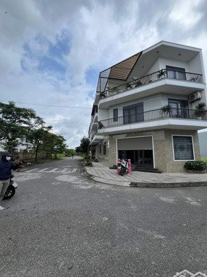 còn duy nhất 1 lô áp góc tuyến 2 tđc hộ phụ xi măng bạch mai đồng thái giá hơn 3tỷ