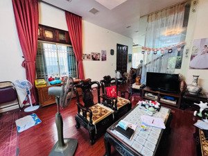 200tr/m tây hồ - 142m, mt 7.3m, 4t - phân lô, ô tô vào nhà, nở hậu, 3 thoáng phố lạc long quân.