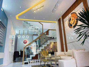 nhà mới ở ngay, phù hợp gia đình nhỏ, đầy đủ nội thất, 4x9m, hơn 4 tỷ