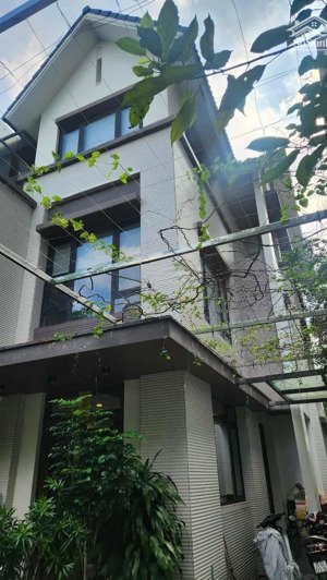 chính chủ bán biệt thự cao cấp sân vườn mặt bán đảo linh đàm diện tích 215m giá 71 tỷ