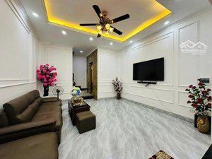 - 9.x tỷ-bán nhà trung tâm quận đống đa- 6 tầng thang máy xây mới-lô góc -full nội thất.