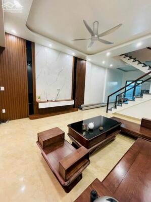 Cho thuê nhà riêng xây mới có đủ đồ , ô tô đỗ cửa . Chuyên gia , văn phòng , gia đình ở ok