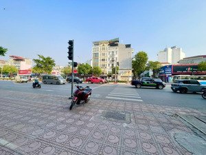 mặt phố ngô gia tự, việt hưng, lb, dt 156 m, 2 t, mt 5.6 m, giá 47 tỷ 9, vỉa hè rộng, ttp, kd s uất