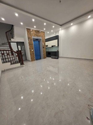 bán nhà việt hưng, 50m, mt5m, thang máy, mới tinh, gần ô tô tránh, chỉ 9.3 tỷ