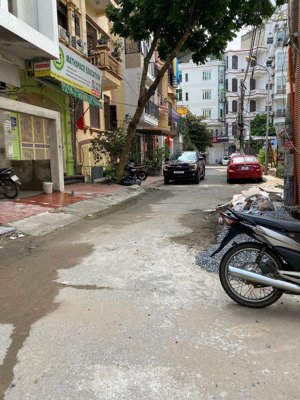 phân lô trần quốc hoàn - ô tô tránh - mặt tiền khủng - vài bước chân ra mấy phố - ở kinh doanh sướn