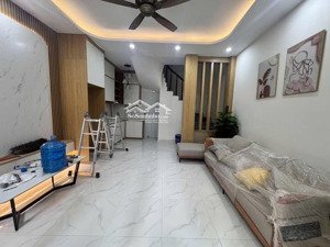 hơn 8 tỷ nhà 35m2 5 tầng đẹp gara ô tô gần phố chiến thắng, văn quán - tầm tiền quá hiếm