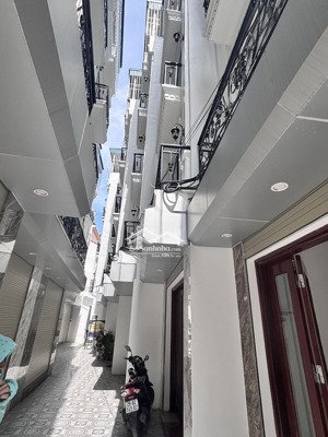 nhà mới tại phường phúc lợi - diện tích 30m2 - 5 tầng - chính chủ giá thương lượng - gần phố, ô tô