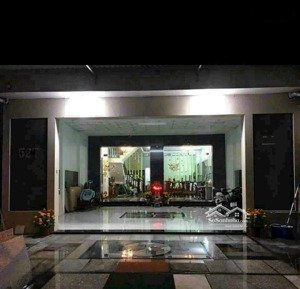 nhà mt ql1 gần vòng xoay p4 tp tân an