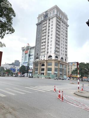 Cho thuê đất MT: 17m DT: 425m2 đã có nền bê tông, phố Lê Hồng Phong