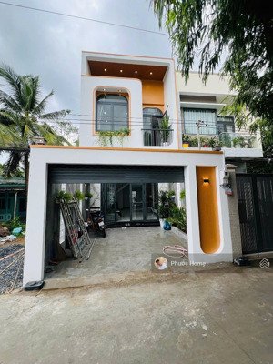 nhà mới 100% gần chợ bình chánh giá chỉ 2 tỷ 650 - sổ hoàn công - đường nhựa 6m.