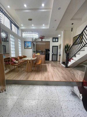 có 102! bán nhà trích sài - tây hồ - gần phố ôtô đỗ cổng - kd 3 bước ra hồ tây 48m2 5t nhỉnh 15 tỷ