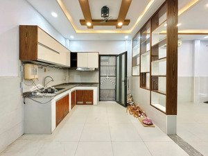 bán nhà riêng tại cách mạng tháng tám, 6,75 tỷ, 44,4m2, q3, hcm - giá cực chất, uy tín