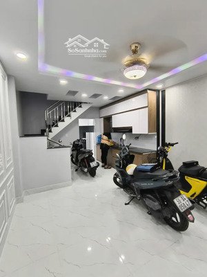 bán nhà riêng 40m2, giá cực chất 5,2 tỷ tại cách mạng tháng tám, q3, hcm