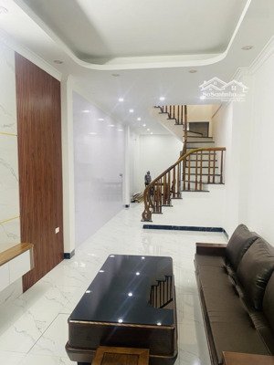 nhà phố trạm hiếm, dt rộng, ô tô đỗ cửa, full nội thất, mới tinh