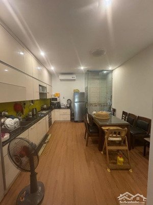 hơn 6 tỷ , trần khát chân , nhà xây chắc chắn , 3 gác đỗ cửa , 30m2 - 4 tầng