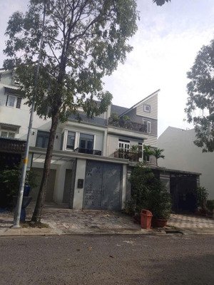 biệt thự siêu đẳng cấp 3 tầng dt 147m ngang 7m dài 21m , khu phân lô bình đức chợ đầu mối tđ