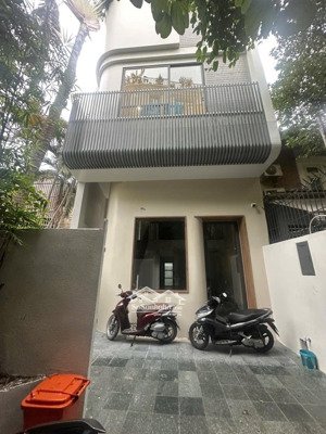 cho thuê nhà hxh điện biên phủ ngay cc thanh niên , ngã tư hàng xanh