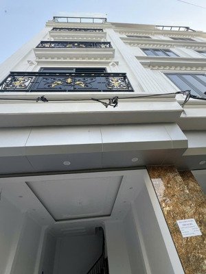 nhà đẹp lô góc song phương 46m5t, cách ô tô tránh 20m, gần đại lộ thăng long, giá 5.4 tỷ