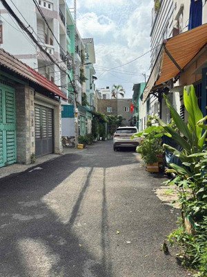 9 phòng chdv dòng tiền 25tr/tháng trệt 3 lầu oto thoải mái chỉ 8,8 tỷ