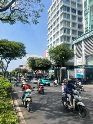 hạ 100 tỷ. chủ cần bán toà nhà building đường hai bà trưng đa kao quận 1. 16,78x33,50m giá 700 tỷ