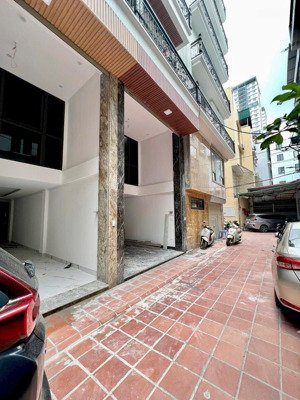 vũ tông phan - 7 tầng mới xây - thang máy chạy vù vù - ôtô vào nhà - cách mặt phố chỉ 40m