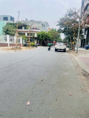 bán nhà mặt đường nguyễn tất tố , lê chân . dt 88m ; mt 4,42m giá 115 triệu/m . lh 