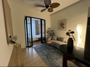 căn hộ mang vẻ đẹp tối giản và hiện đại với tone nâu chủ đạo mang cảm giác ấm áp