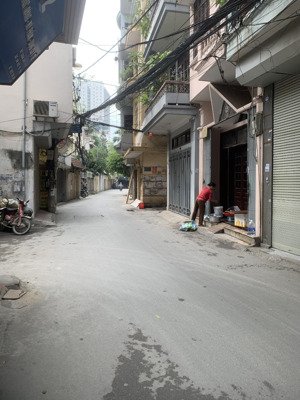 bán nhà ngõ 34 hoàng cầu, căn góc 2 mặt tiền (9m và 8m), xe ba gác và su cóc vào nhà. giá 24 tỷ