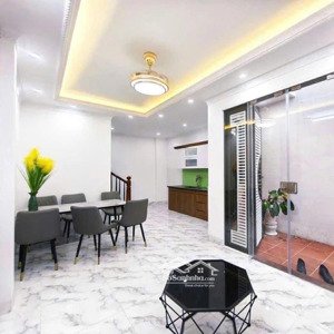 nhà đẹp hoàng mai ô tô đỗ cổng, có sân riêng để cả chục xe, nhà mới long lanh 5 tầng, ở ngay