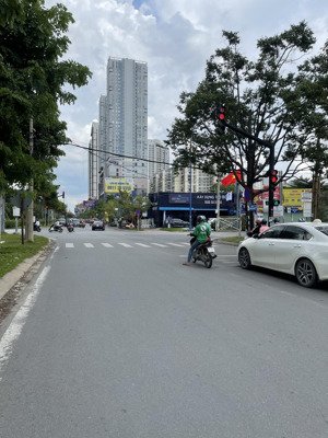 bán biệt thự an phú an khánh, q2. thủ đức, hcm. 10m x 20m = 200m, 2,5l, 4pn, đ14m, h. đn, sh, 60 tỷ