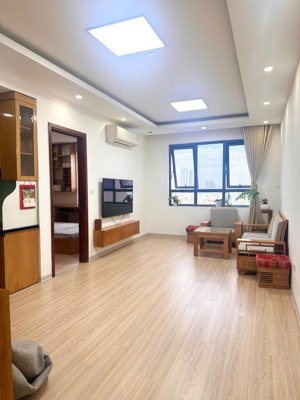 cần bán gấp căn 2n tại thái hà, view cực đẹp, tầng trung, full đồ, sẵn sổ, có hỗ trợ vay, có slot