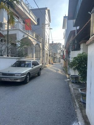 bán nhà đa tốn: 3 tầng kiên cố, 42m², ô tô tránh nhau 3pn/2vs, giá chỉ hơn 6 tỷ (có thương lượng)!