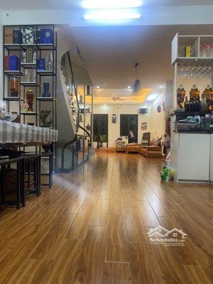 bán nhà lô góc ô tô qua nhà kinh doanh đỉnh. vị trí: kiến hưng, hà đông, diện tích: 34m2