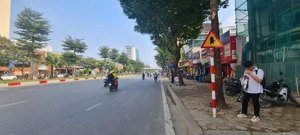 [mặt phố] hoàng quốc việt _ cầu giấy_ dt 192/206m _7 tầng_ vỉa hè 7m_ giá 90 tỷ_không qh