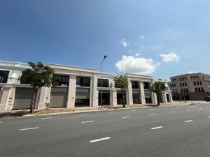 giá chỉ 8,8 tỷ cần chuyển nhượng shop 2 mặt tiền trục đường hạnh phúc