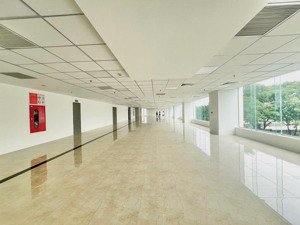 chính chủ bán mặt bằng thương mại tòa nhà 897 giải phóng