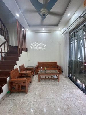 nhà đẹp 4 tầng ngõ rộng sang phố gần chỉ nhỉnh 6 tỷ.