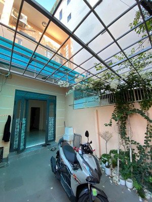 bán nhà tôn đản q.4 hẻm 4m sử dụng 120m2 chỉ 5ty3 ko qui hoạch