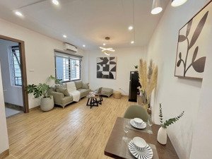 cho thuê gấp 1 ngủ 1 khách 5 phút đến hồ tây ngay sát sun grand city giá 9 triệu!!!