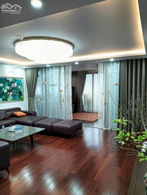 Siêu phẩm Hoàng Cầu 76m2, 6T thang máy, MT5m vỉa hè 3 ô tô kinh doanh gần Vườn Hoa