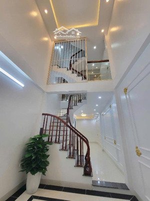 nhà mới nội thất đẹp thoáng ngũ hiệp thanh trì 42m2 5 tầng mt 3,5m. chào 6,6 tỷ