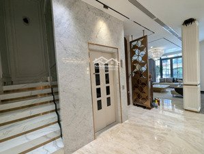 bán nhà mặt tiền đường hoàng hoa thám p12 q. tb dt: 5 x 24m kc 3 lầu - ngay chợ hht giá: 28,5 tỷ